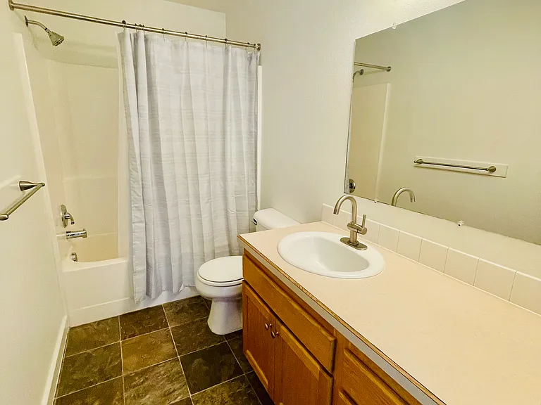3144 S Virginia Ave — Photo 13