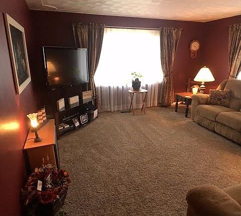5th image of 102 S Denney Dr