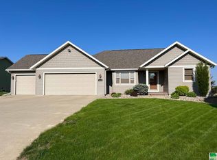 302 Michigan Ave NW, Orange City, IA 51041