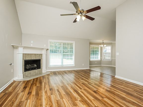 3rd image of 8911 Oak Grove Blvd