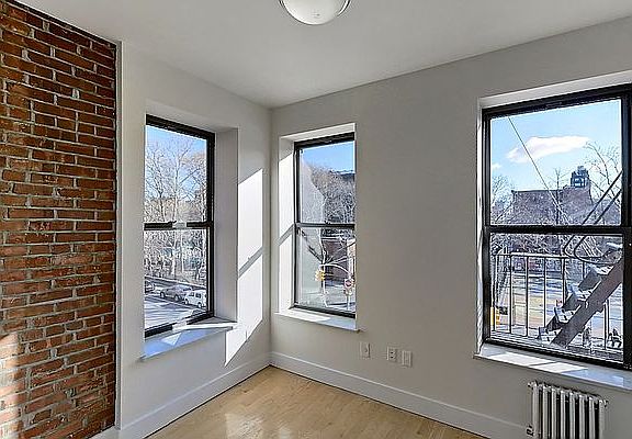 5th image of 19 Stanton St #42