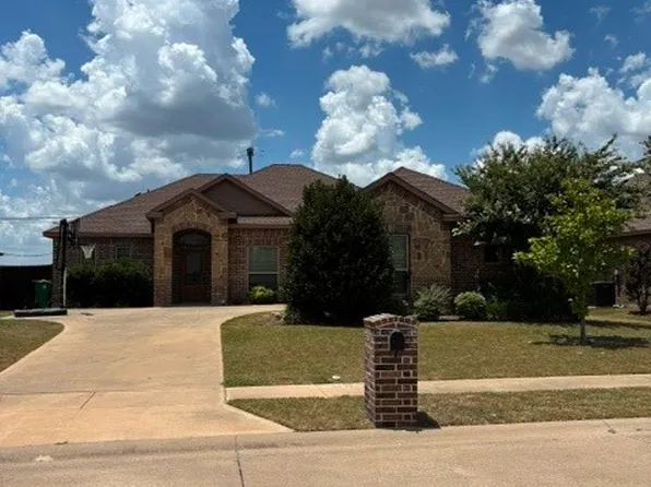 209 Newcastle St, Waxahachie, TX 75165
