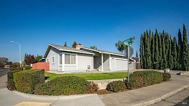 3 bed, 1638 sqft, $3,200 — Photo 3