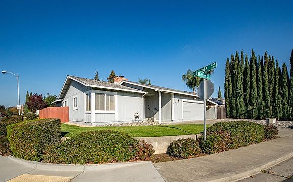 3rd image of 2810 Miller Ct