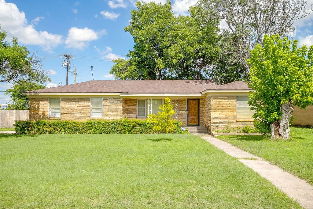601 Perry Dr, White Settlement, TX