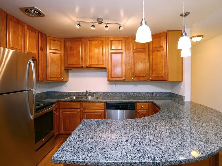 Emerald Court Apartments — Photo 28