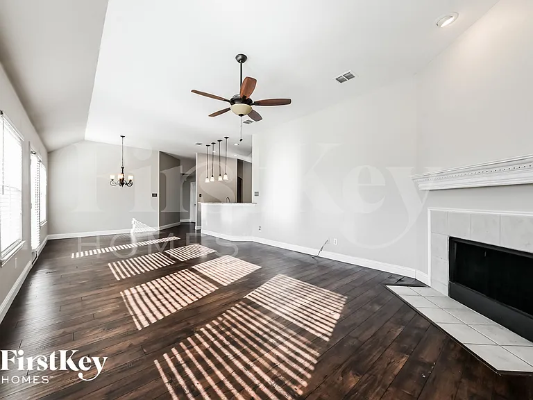 502 Dover Park Trl — Photo 2