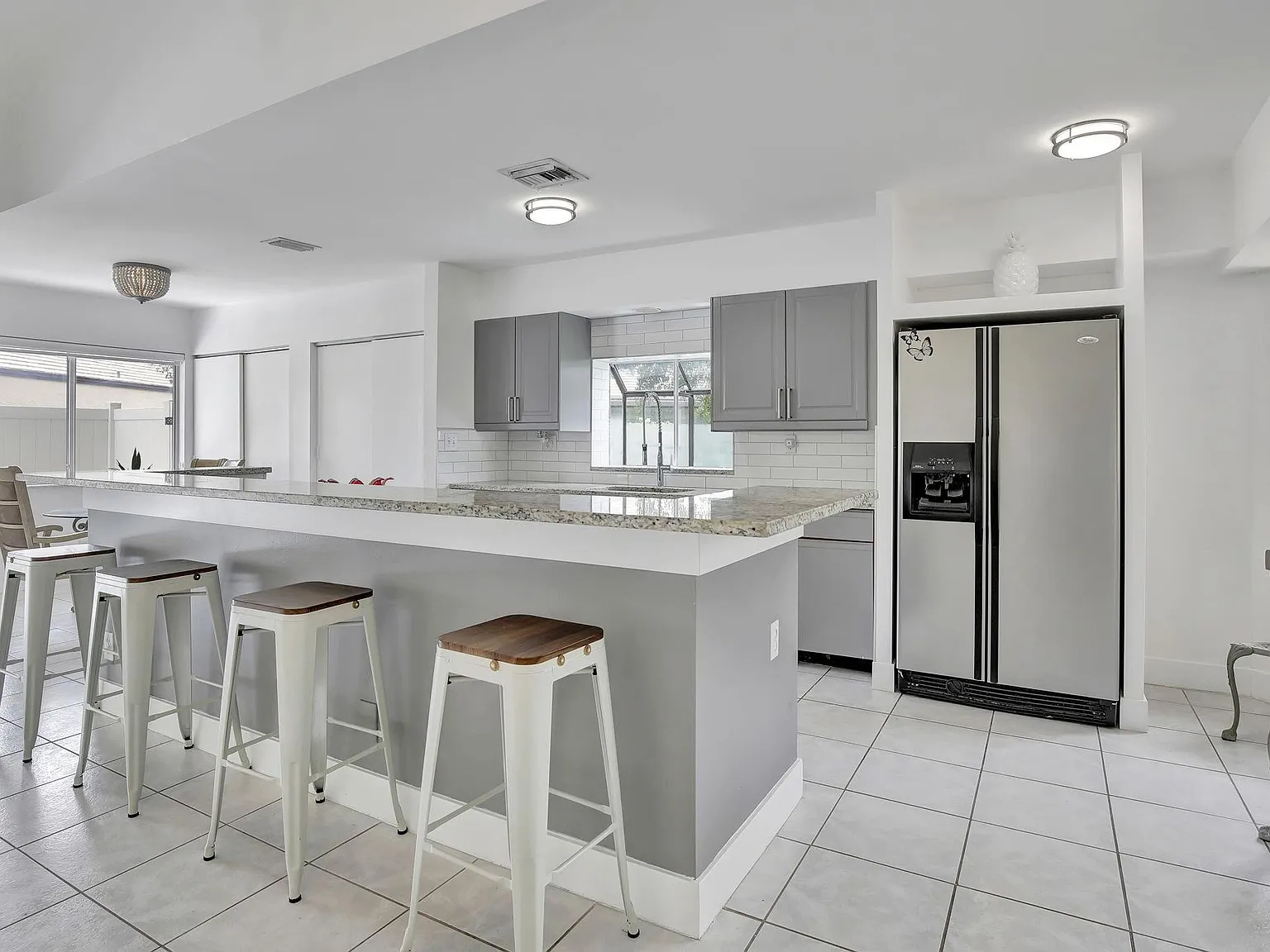 3 bed, 2.0 bath, 1536 sqft, $3,300 — Photo 2