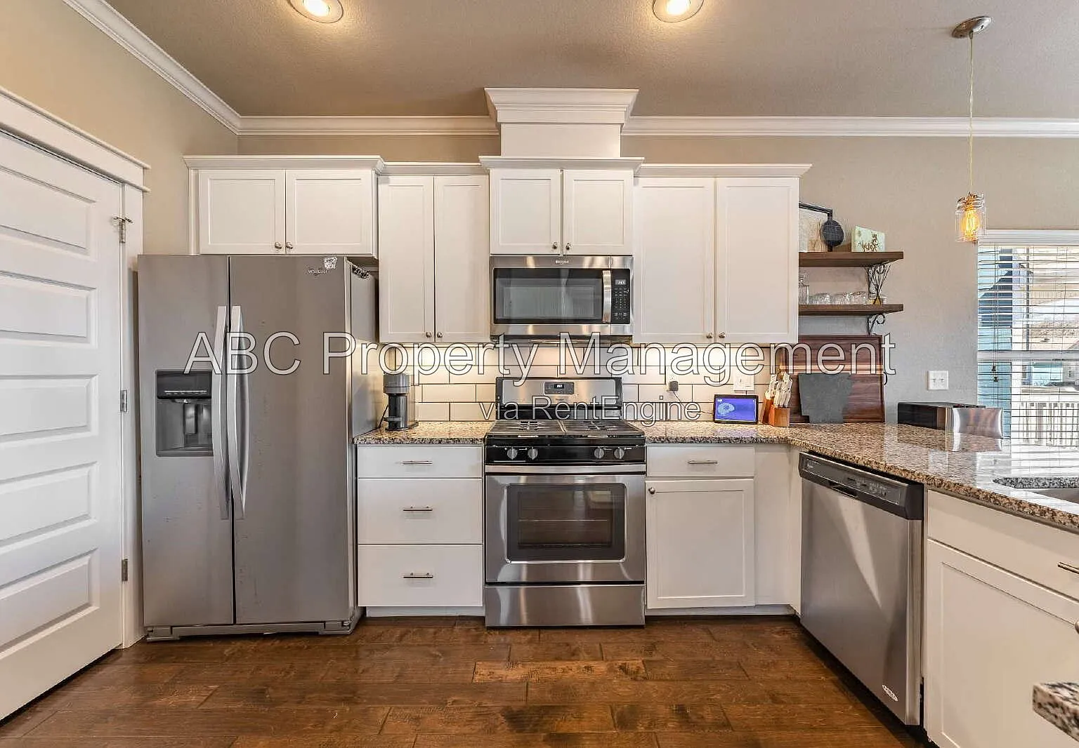 4 bed, 3.0 bath, 2191 sqft, $2,550 — Photo 2