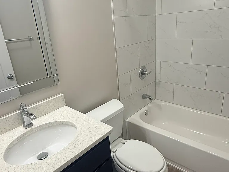 4834 S King Dr #3 — Photo 9