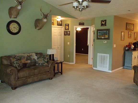 5th image of 8 Brady Ln