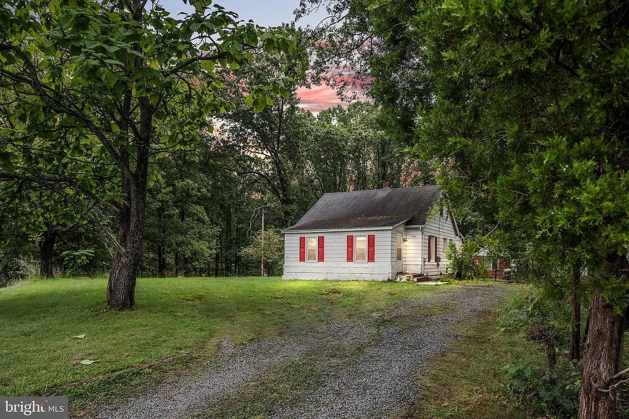 7019 Signal Hill Rd — Photo 1