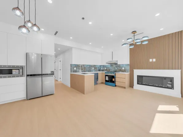 2893 Eton St #1, Vancouver, BC V5K 1J5