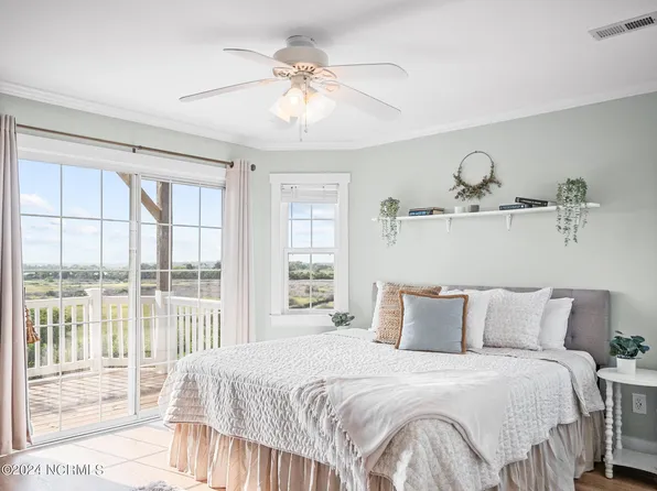 108 Calinda Cay Ct, North Topsail Beach, NC 28460
