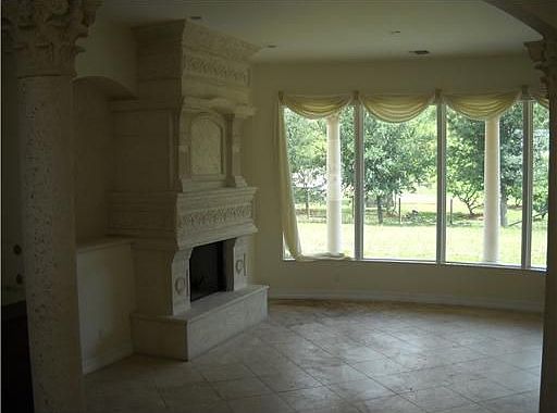 2nd image of 15440 Temple Blvd