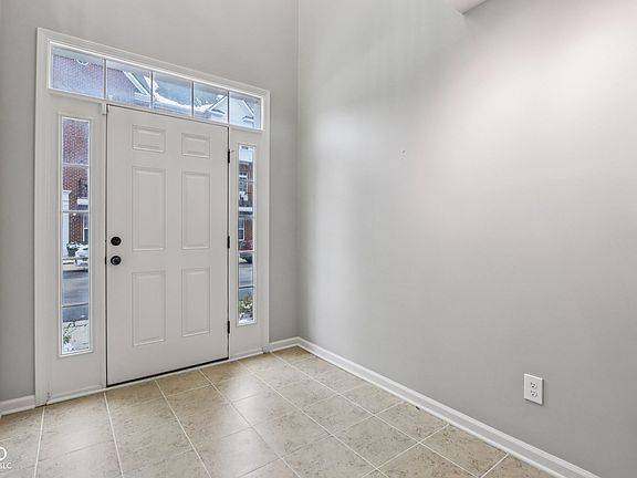 4th image of 953 2nd Ave NW