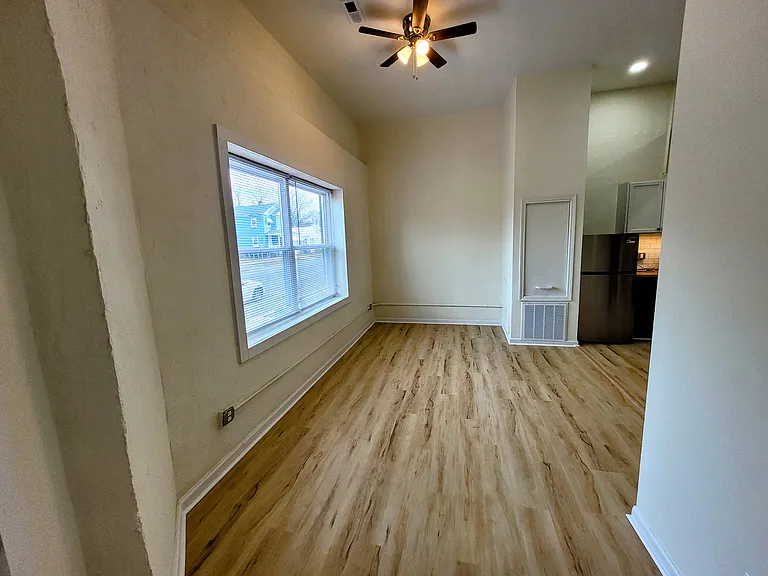 828 Campbell St — Photo 5