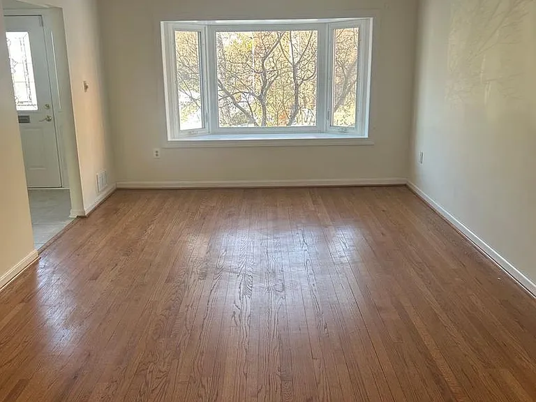 3301 Spring Ln — Photo 3