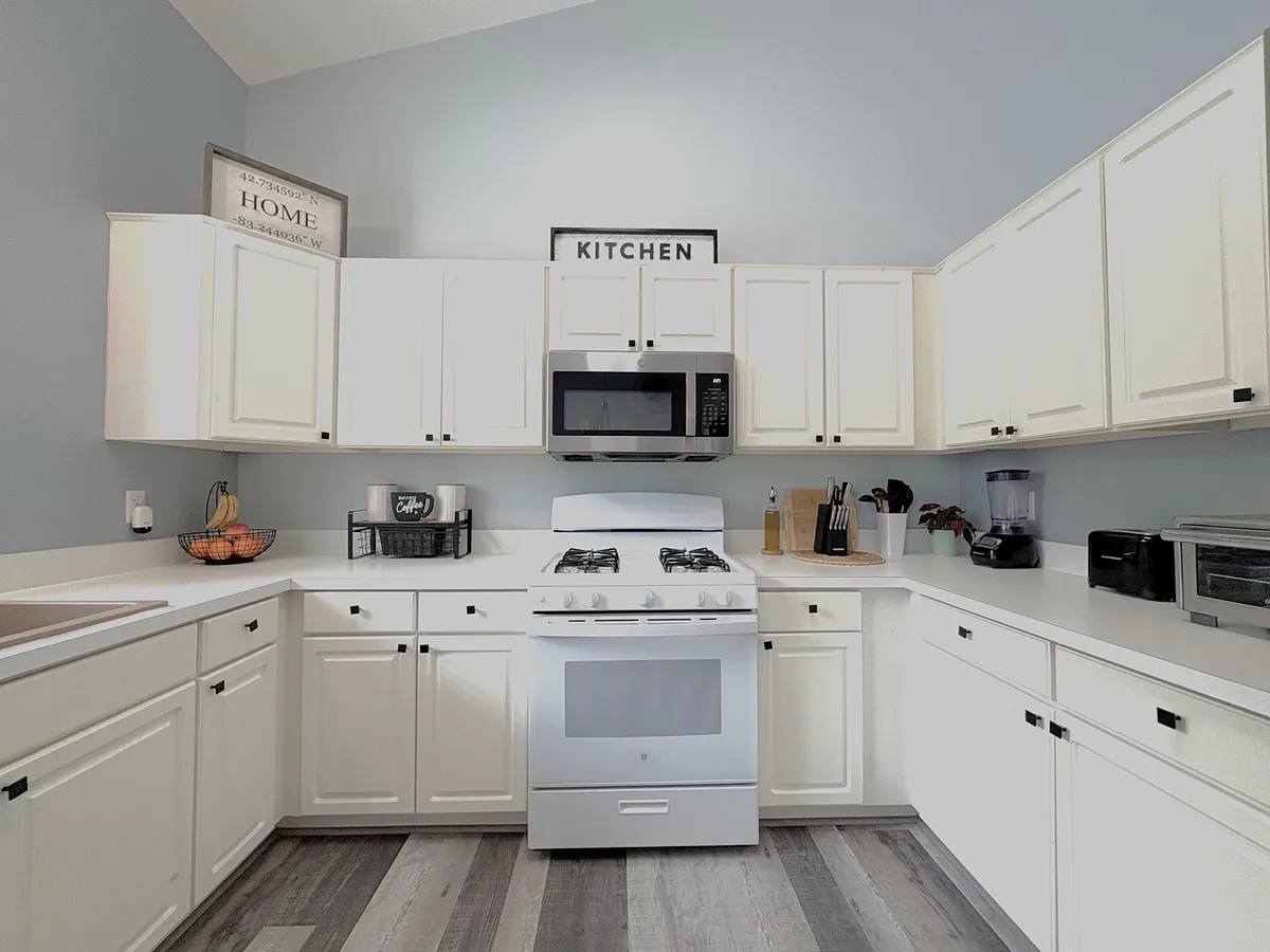 Building Photo - 3100 Talon Cir