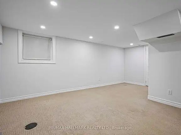 5th image of 167 Heward Ave #1A