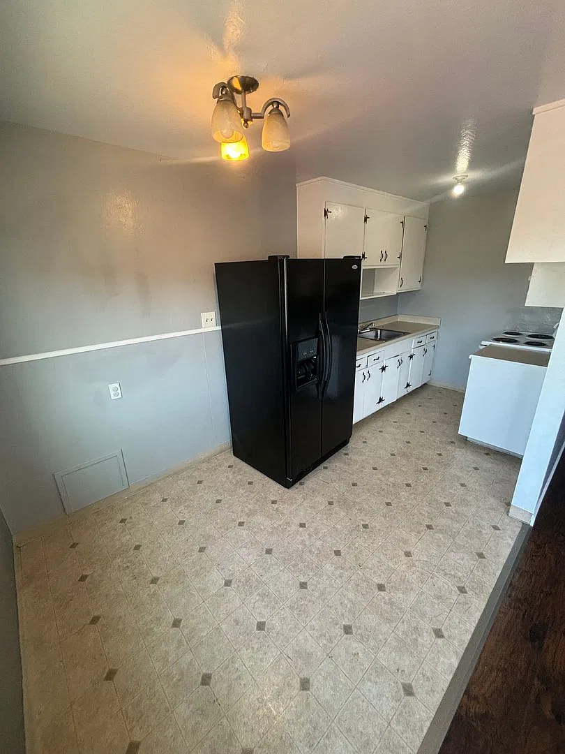 7615 Bancroft Ave. — Photo 3