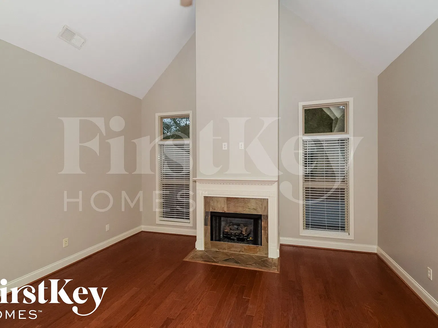 3 bed, 2.0 bath, 1952 sqft, $2,140 — Photo 2