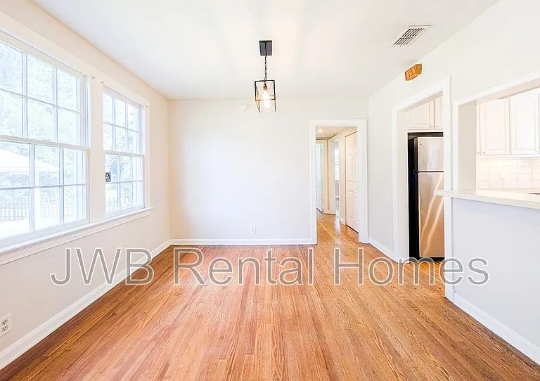 2245 Lake Shore Blvd — Photo 7