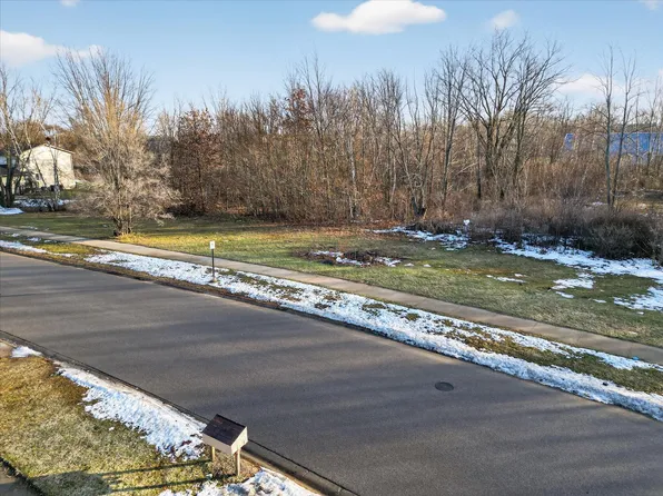 541 Century Ln, Holland, MI 49423