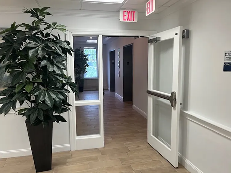 Edgewater Apartments — Photo 27