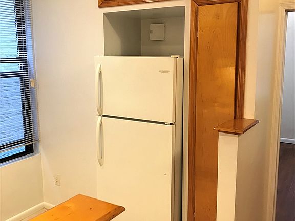 5th image of 3127 35th St APT 2F