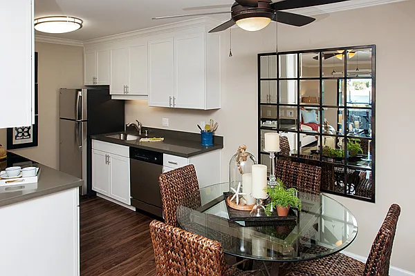 Beach Cove Apartments — Photo 19