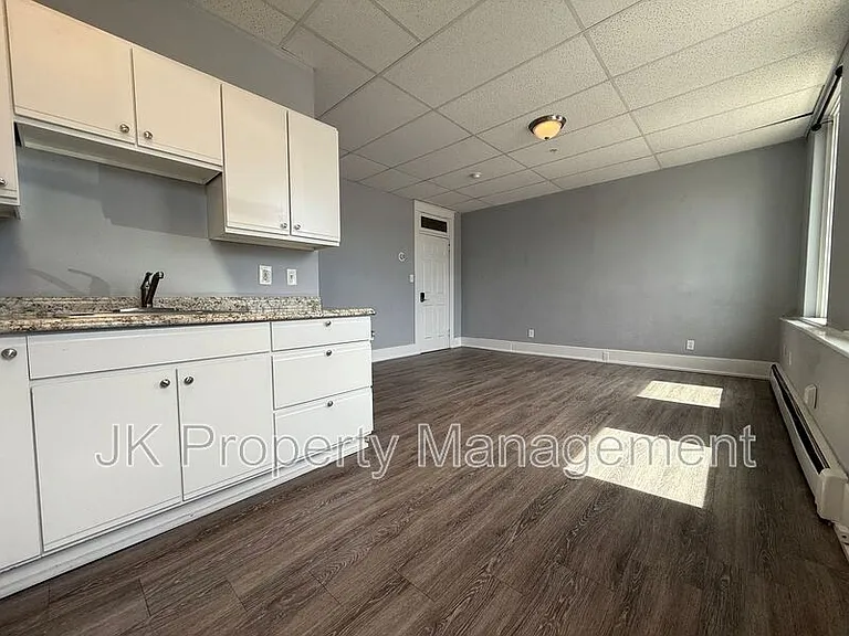 809 15th St #104 — Photo 9