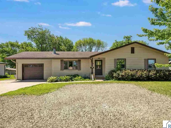 305 Maywood Ave, Eagle Lake, MN 56024