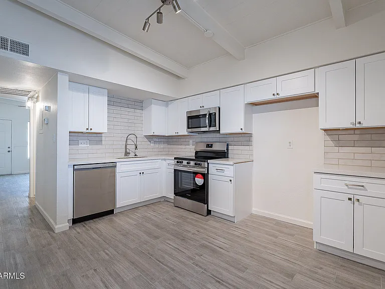 1331 E Pierson St — Photo 11