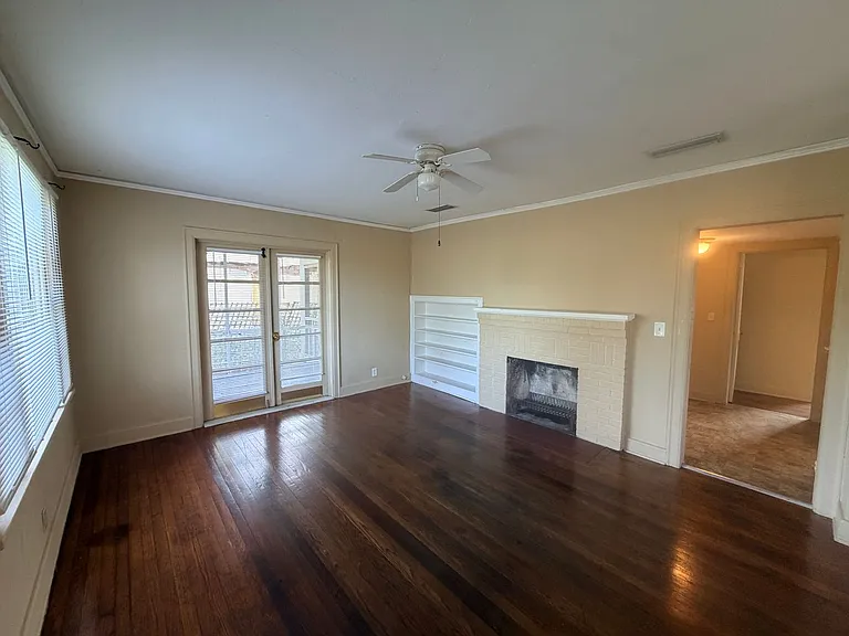 1211 N Oak St — Photo 5