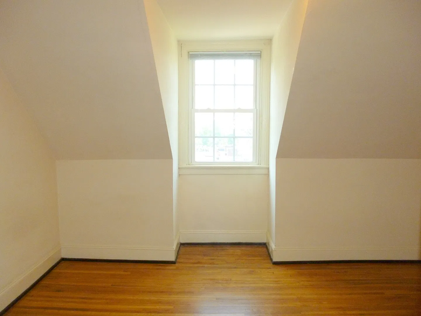 Raleigh Court — Photo 4