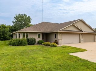 2343 Pinewood Rd SE, Rochester, MN 55904