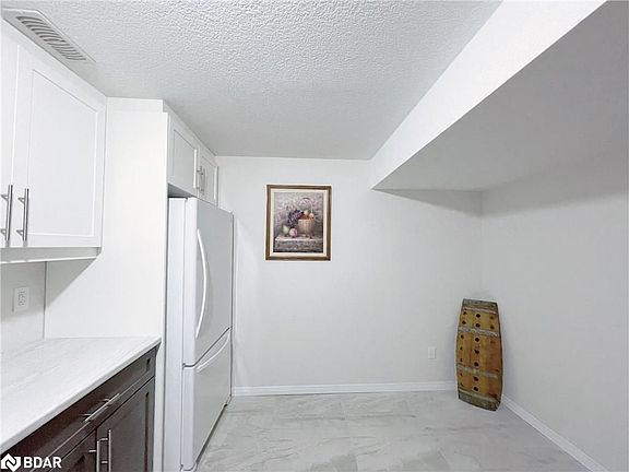 4th image of 27 Portland St