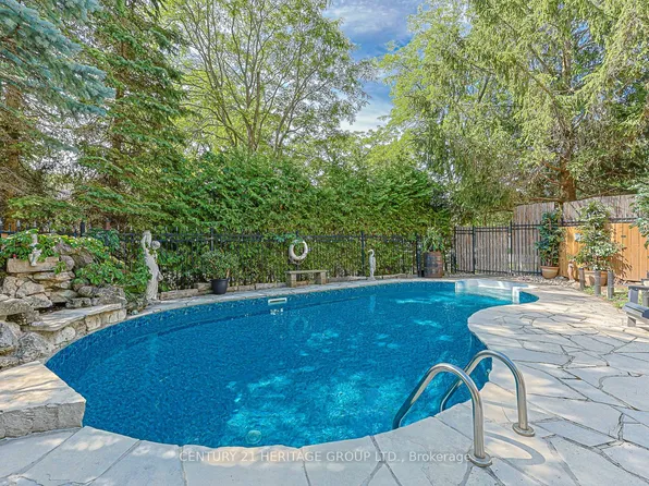 169 Delayne Dr, Aurora, ON L4G 5B7