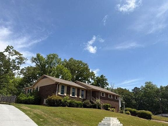 3rd image of 995 Ridgewood Cir
