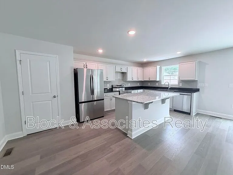 824 Roane St — Photo 3