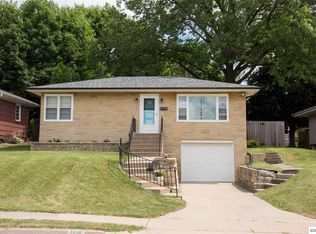 1930 Chaney Rd, Dubuque, IA 52001