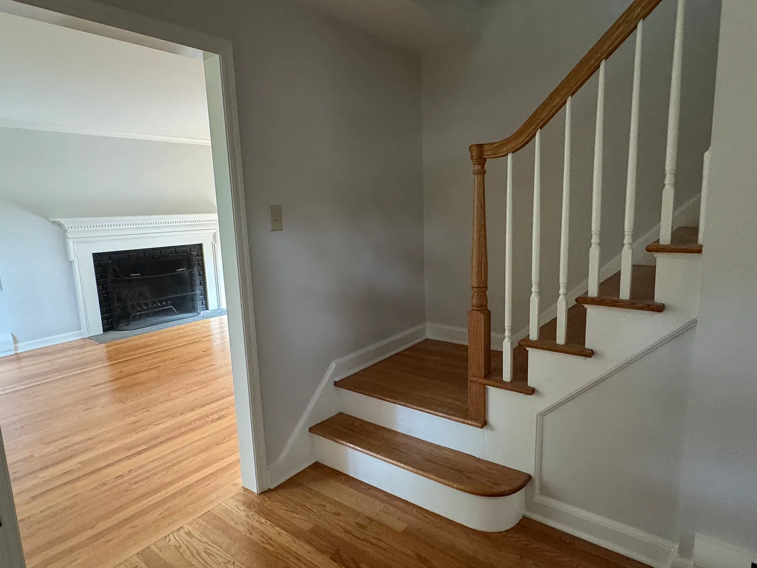 4 bed, 2.5 bath, 2090 sqft, $7,500 — Photo 2