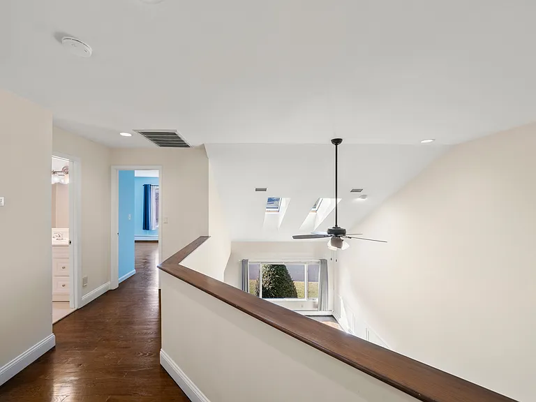 403 Dogwood Ct #403 — Photo 4