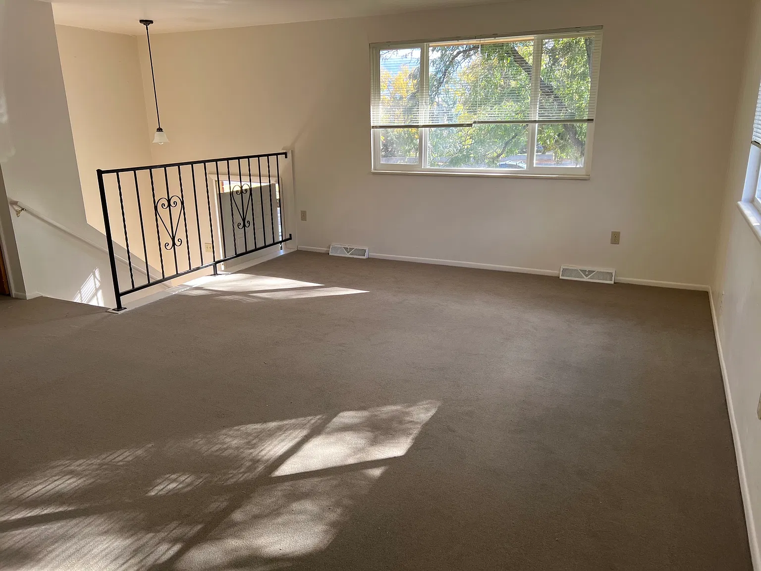 3 bed, 1200 sqft, $2,500 — Photo 3