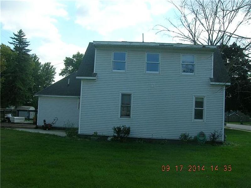 2nd image of 402 S Main St