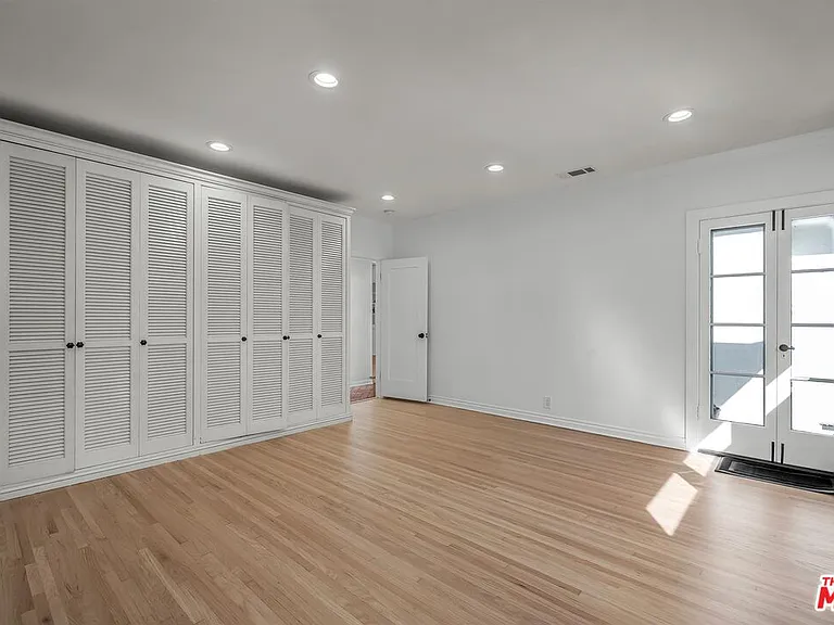 629 N Rexford Dr — Photo 13
