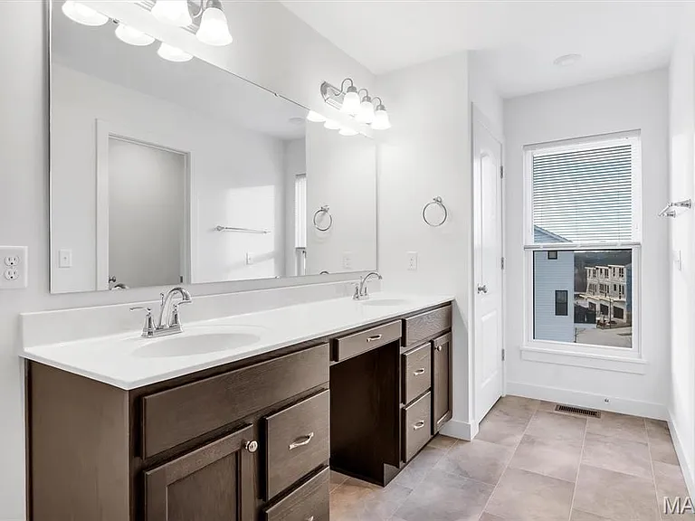 306 Indigo Ct — Photo 27
