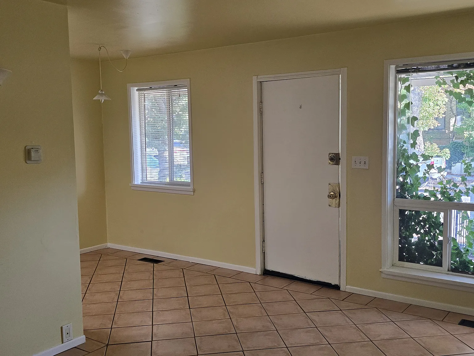 1 bed, 700 sqft, $1,300 — Photo 3
