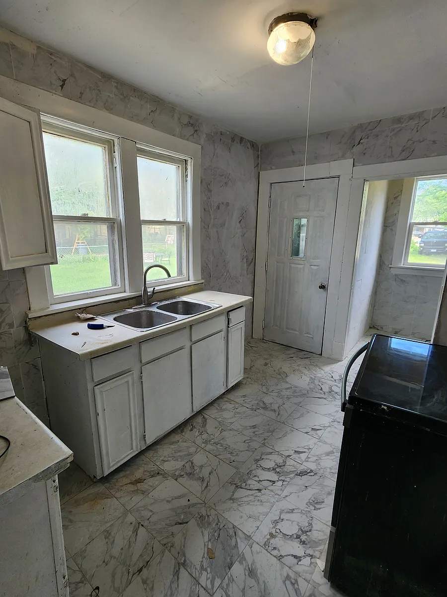 Building Photo - 3847 Snelling Ave